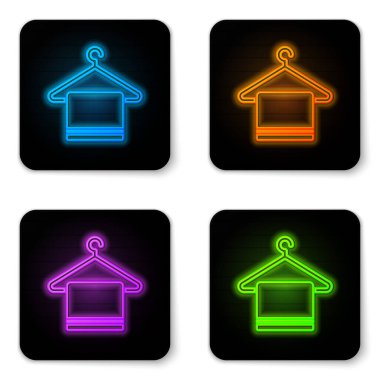 Beyaz arkaplanda izole edilmiş bir askı simgesinde parlayan neon havlular. Banyo havlusu ikonu. Siyah kare düğme. Vektör İllüstrasyonu