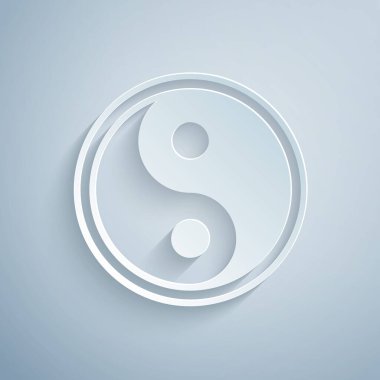 Kağıt, Gri arkaplanda Yin Yang 'ın uyum sembolü ve denge simgesi olarak izole edilmiş. Kağıt sanatı tarzı. Vektör İllüstrasyonu