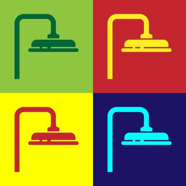 Arkaplanda su damlaları akan bir ikon olan Pop Art Duş başlığı izole edilmiş. Vektör İllüstrasyonu