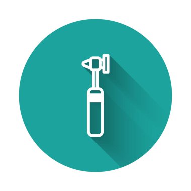 Beyaz çizgi tıbbi otoskop araç simgesi uzun gölgeli izole edildi. Tıbbi alet. Yeşil daire düğmesi. Vektör İllüstrasyonu