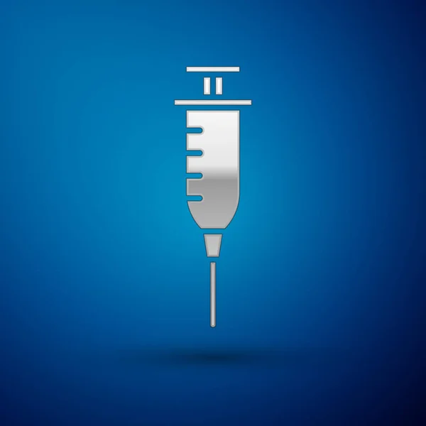 蓝色背景上隔离的银色注射器图标 用于疫苗 疫苗接种 注射流感疫苗的注射器 医疗设备 矢量插图 — 图库矢量图片
