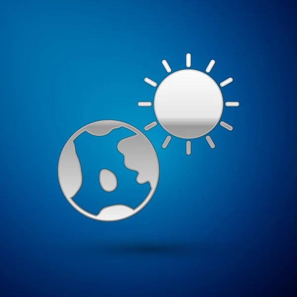Срібна Земля і значок сонця ізольовані на синьому фоні. Світ або Земля знак. Глобальний інтернет-символ. Геометричні фігури. Векторна ілюстрація — стоковий вектор