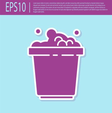 Sabun köpükleri simgesi turkuaz arka planda izole edilmiş mor kova. Sulu kase. Çamaşır yıkama, temizlik malzemeleri. Vektör İllüstrasyonu