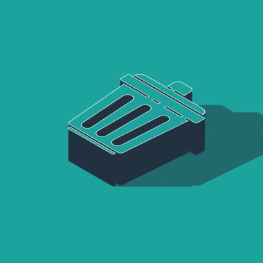 Isometric Çöp kutusu simgesi yeşil arkaplanda izole edildi. Çöp kutusu tabelası. Sepet simgesini geri dönüştür. Ofis çöpü ikonu. Vektör İllüstrasyonu