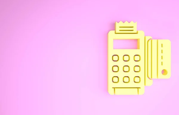 Gelbes Kassenterminal mit eingesteckter Kreditkarte und aufgedrucktem Empfangssymbol isoliert auf rosa Hintergrund. NFC-Bezahlkonzept. Minimalismus-Konzept. 3D Illustration 3D Renderer — Stockfoto