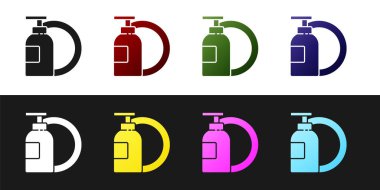 Bulaşık deterjanı şişesi ve tabak simgesini siyah ve beyaz arkaplanda izole et. Bulaşık yıkamak için sıvı deterjan. Vektör İllüstrasyonu