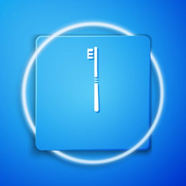 Mavi arkaplanda beyaz diş fırçası simgesi izole edildi. Mavi kare düğme. Vektör İllüstrasyonu