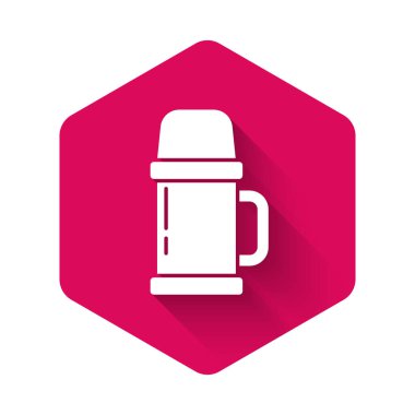 Beyaz termos konteynır ikonu uzun gölgeli. Termo matara ikonu. Kamp ve yürüyüş ekipmanları. Pembe altıgen düğmesi. Vektör İllüstrasyonu