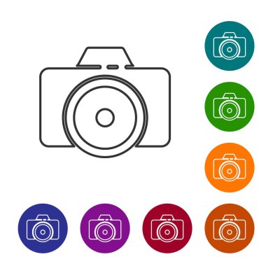 Siyah çizgi fotoğraf makinesi simgesi beyaz arkaplanda izole edildi. Fotoğraf makinesi simgesi. Simgeleri renk daire düğmelerine ayarla. Vektör İllüstrasyonu