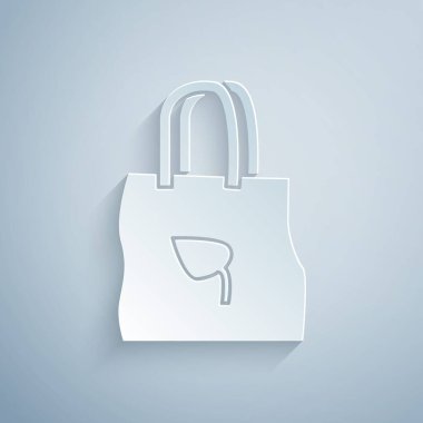 Kağıt gri arka plan üzerinde izole geri dönüşüm simgesi ile Kağıt kesme Kağıt alışveriş çantası. Geri dönüşüm sembolü ile çanta. Kağıt sanat tarzı. Vektör İllüstrasyonu