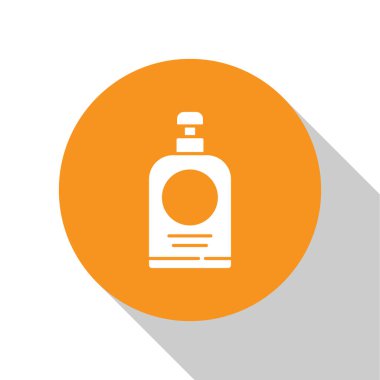 Beyaz El dezenfektanı beyaz arka planda izole edilmiş. Dezenfeksiyon konsepti. Yıkama jeli. Hijyen için alkol şişesi. Turuncu daire düğmesi. Vektör İllüstrasyonu