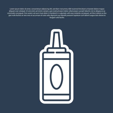 Mavi çizgili şampuan şişesi mavi arka planda izole edilmiş. Vektör İllüstrasyonu