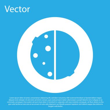 Mavi arka planda izole edilmiş güneş tutulması simgesi. Tam sonar tutulması. Beyaz daire düğmesi. Vektör İllüstrasyonu