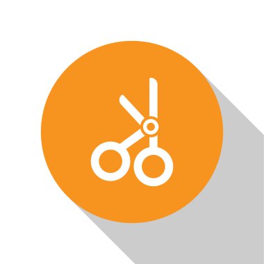 Beyaz arka planda izole edilmiş beyaz tıbbi makas ikonu. Turuncu daire düğmesi. Vektör İllüstrasyonu