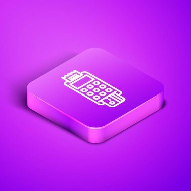 Isometric hattı POS terminali, eklenen kredi kartı ve basılı alıcı simgesi ile mor arka planda izole edildi. NFC ödeme konsepti. Mor kare düğme. Vektör İllüstrasyonu