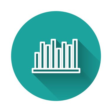 Beyaz çizgi pasta grafiği bilgi simgesi uzun gölgeli izole edildi. Diyagram çizelgesi. Yeşil daire düğmesi. Vektör İllüstrasyonu