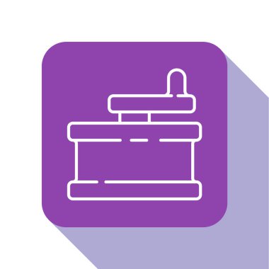 Beyaz çizgi elle öğütücü simgesi beyaz arkaplanda izole edildi. Mor kare düğme. Vektör İllüstrasyonu