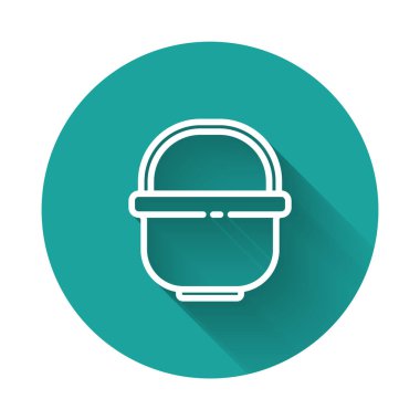 Uzun gölgeli beyaz çizgi kamp ikonu. Haşlama ya da güveç besin sembolü. Yeşil daire düğmesi. Vektör İllüstrasyonu