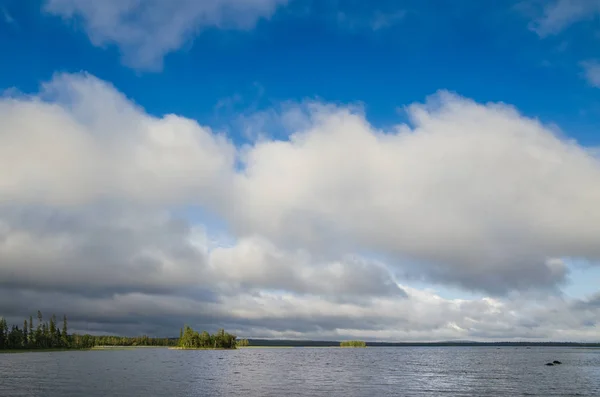 Lago Bolshoye (norte de Rusia) ) — Foto de Stock