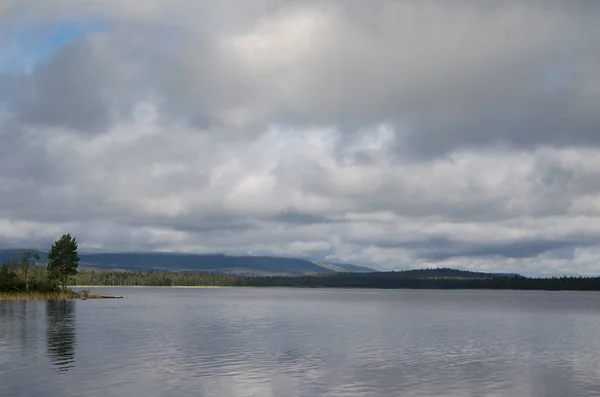 Lago Bolshoye (norte de Rusia) ) — Foto de Stock