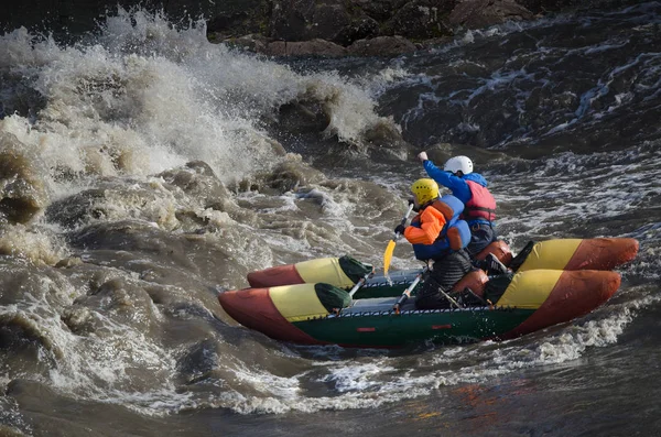 Water sporters in ruw water — Stockfoto