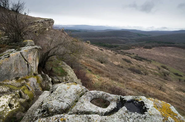 Холмы Крыма недалеко от Бахчисарая (Крым) ) — стоковое фото