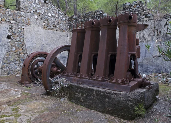 Pozostałości Starożytnej Elektrowni Opuszczona Kopalnia Chromu Zatoce Maden Turcja — Zdjęcie stockowe