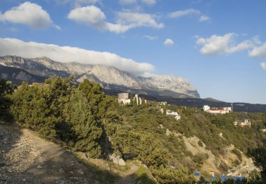 Simeiz yakınlarındaki Yalta çevresindeki dağların manzarası (Kırım))