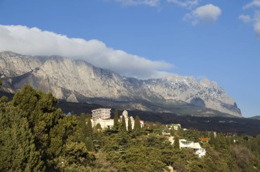 Simeiz yakınlarındaki Yalta çevresindeki dağların manzarası (Kırım))