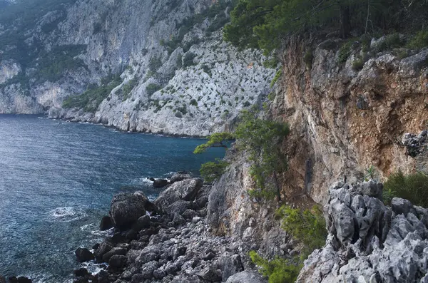 지중해 연안에 터키의 바위들 — 스톡 사진