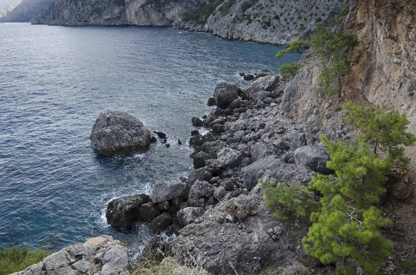 지중해 연안에 터키의 바위들 — 스톡 사진