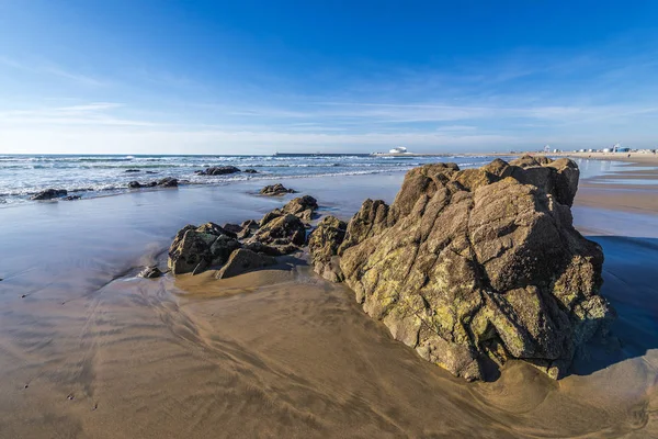 Rocas en la playa — Foto de Stock