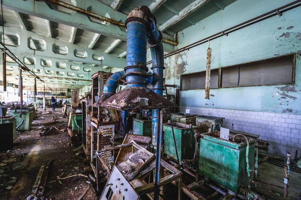 Vecchia fabbrica nella zona di Chernobyl — Foto Stock