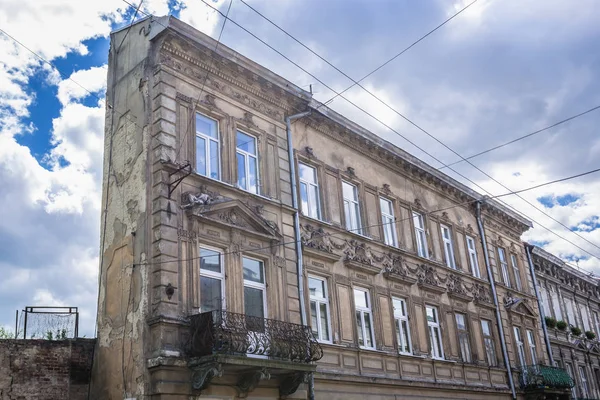 Mietshaus in lviv — Stockfoto