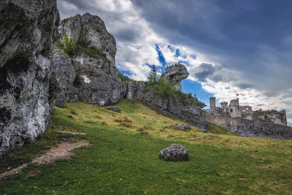 Castillo de Ogrodzieniec en Polonia — Foto de Stock
