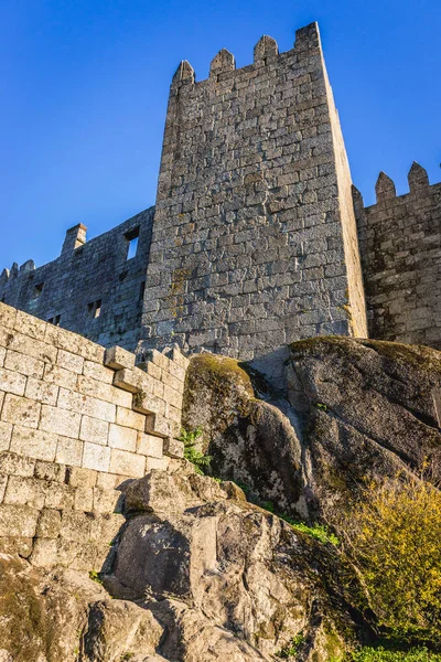 Замок в Гимараесе — стоковое фото