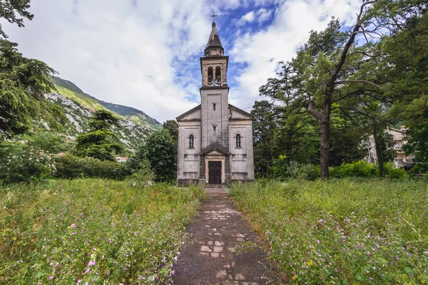 Skaljari kilisede — Stok fotoğraf