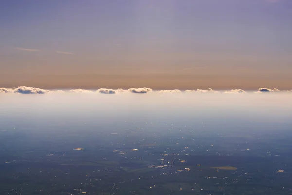 Voo acima das nuvens — Fotografia de Stock