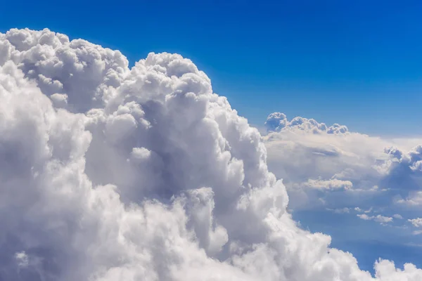 白い雲のビュー — ストック写真