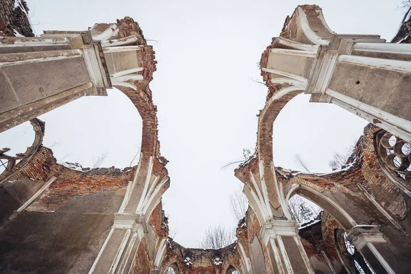 Église en ruine en Pologne — Photo