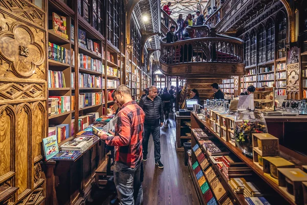 Lello книжковий магазин в місті Порто — стокове фото