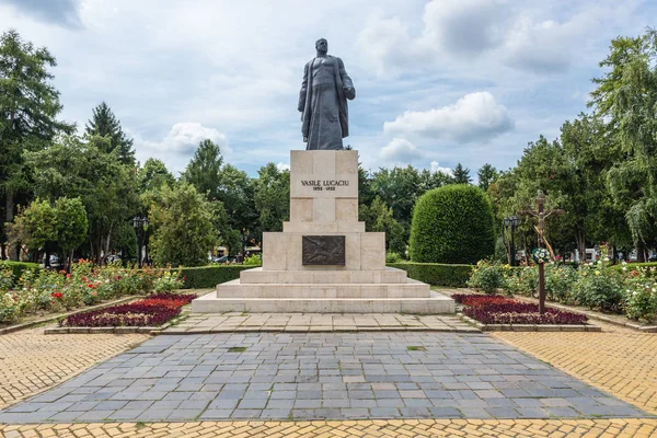 Statue de Vasile Lucaciu à Satu Mare — Photo