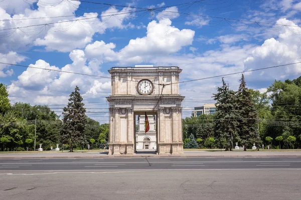 Triumfbåge i Chisinau stad — Stockfoto