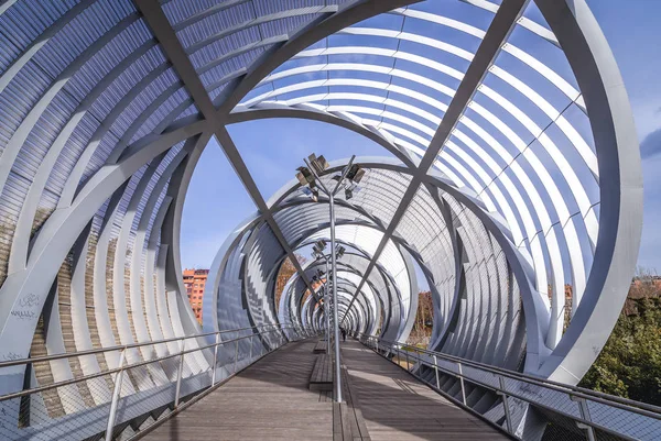 Footbridge in Madrid — Zdjęcie stockowe