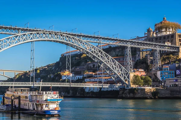 Знаменитый мост в Порту — стоковое фото