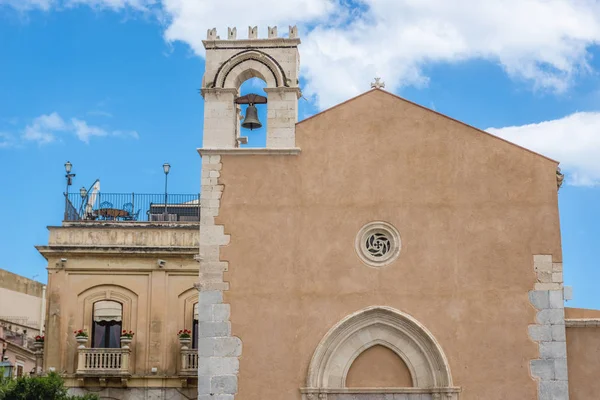 Ex chiesa nella città di Taormina — Foto Stock