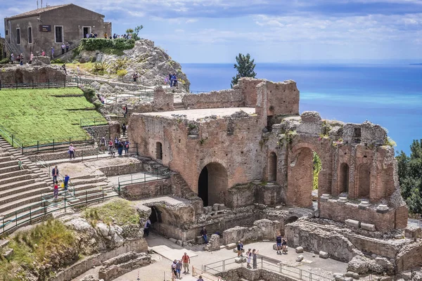 Taormina şehrinde Yunan tiyatrosu — Stok fotoğraf