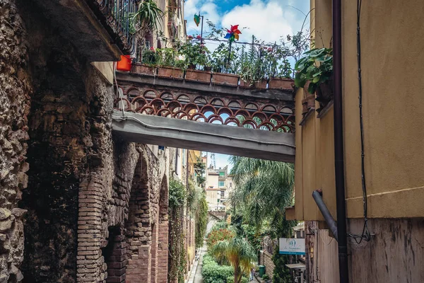 Город Таормина на острове Сицилия — стоковое фото