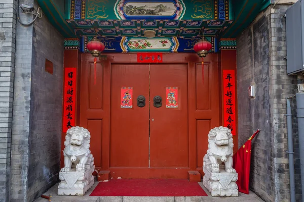 Puerta roja en Beijing — Foto de Stock