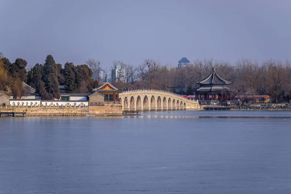 Kilátás Kunming Partjáról Úgynevezett Tizenhét Íves Hídon Nanhu Szigetre Pekingben — Stock Fotó